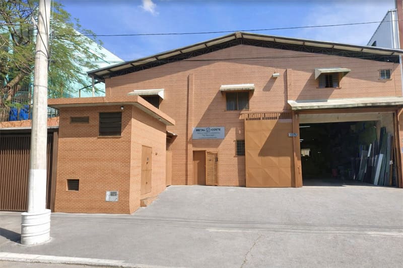 Processo industrial de Empresa de corte e dobra de chapas metálicas com tecnologia laser de alta precisão na Metal Corte