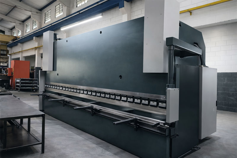 corte e dobra de chapas metálicas até 6 metros